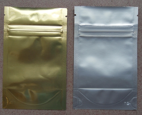 Os sacos Ziplock da folha de alumínio estão malotes acima de empacotamento para sementes