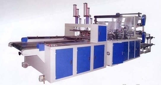 Quatro linhas saco automático que faz o controle de computador da máquina
